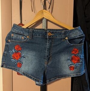 Almost Famous Embroidered shorts